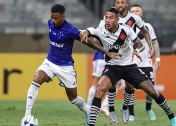 Zé Gabriel em ação pelo Vasco contra o Cruzeiro