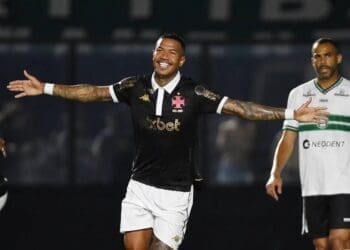 Zé Gabriel em ação pelo Vasco